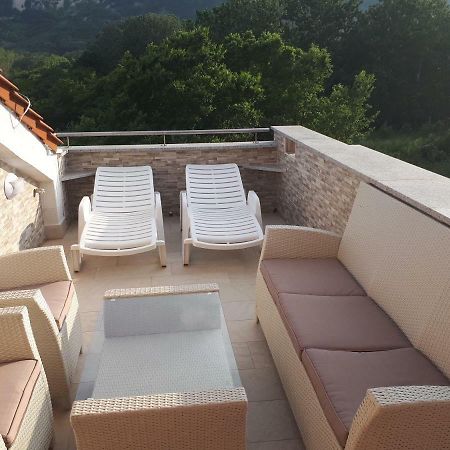 Ruzmarinka 4* Apartamento Baška Exterior foto