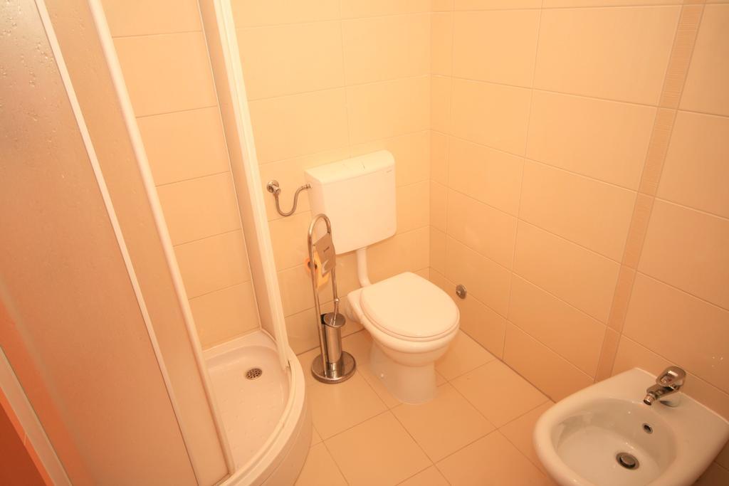 Ruzmarinka 4* Apartamento Baška Exterior foto