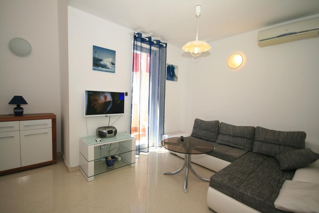 Ruzmarinka 4* Apartamento Baška Exterior foto