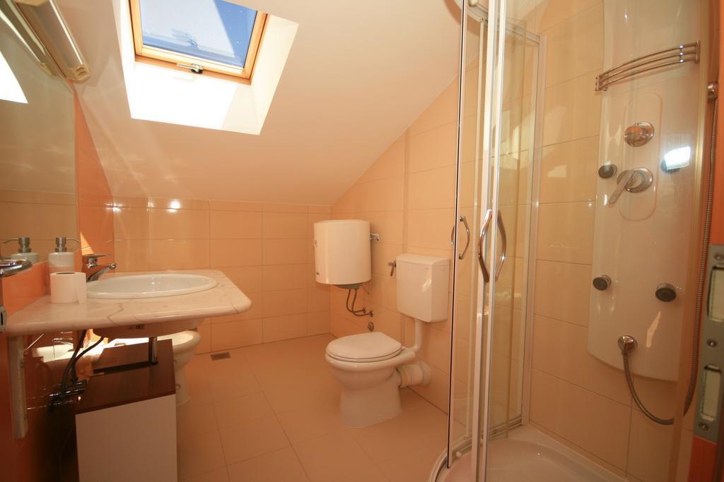 Ruzmarinka 4* Apartamento Baška Exterior foto