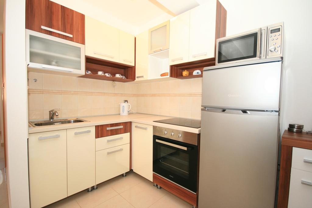 Ruzmarinka 4* Apartamento Baška Exterior foto