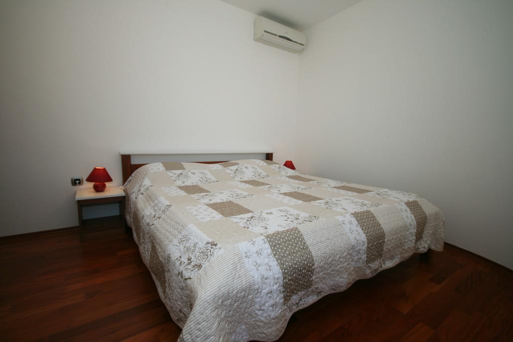 Ruzmarinka 4* Apartamento Baška Exterior foto