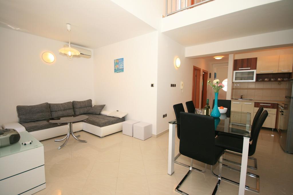 Ruzmarinka 4* Apartamento Baška Exterior foto