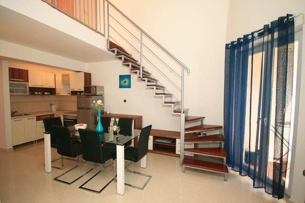 Ruzmarinka 4* Apartamento Baška Exterior foto