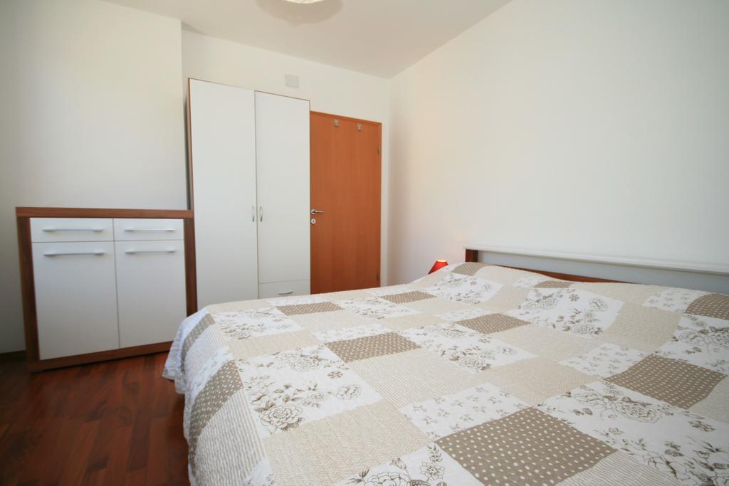 Ruzmarinka 4* Apartamento Baška Exterior foto