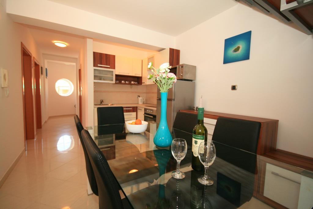 Ruzmarinka 4* Apartamento Baška Exterior foto