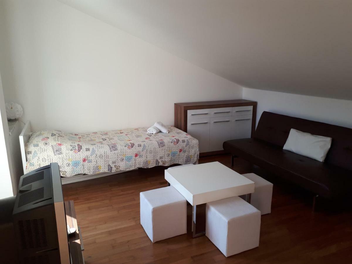 Ruzmarinka 4* Apartamento Baška Exterior foto