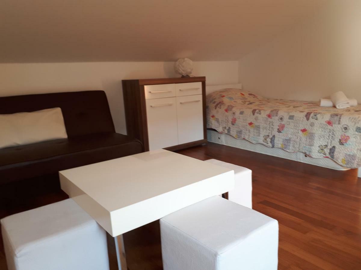 Ruzmarinka 4* Apartamento Baška Exterior foto