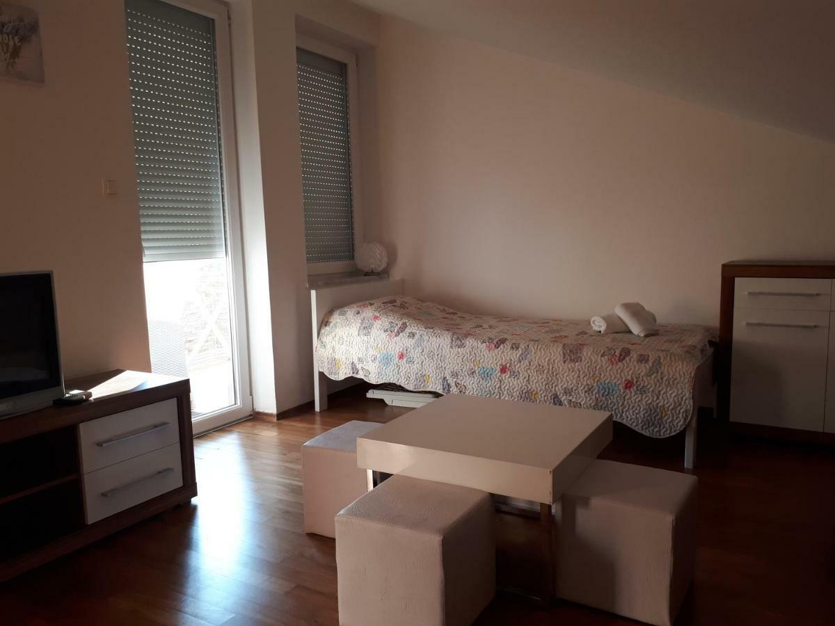 Ruzmarinka 4* Apartamento Baška Exterior foto