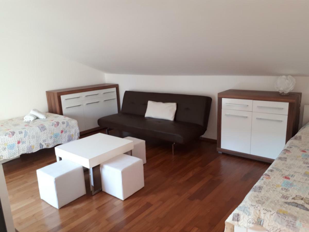 Ruzmarinka 4* Apartamento Baška Exterior foto