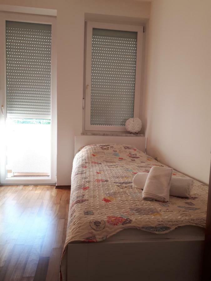 Ruzmarinka 4* Apartamento Baška Exterior foto