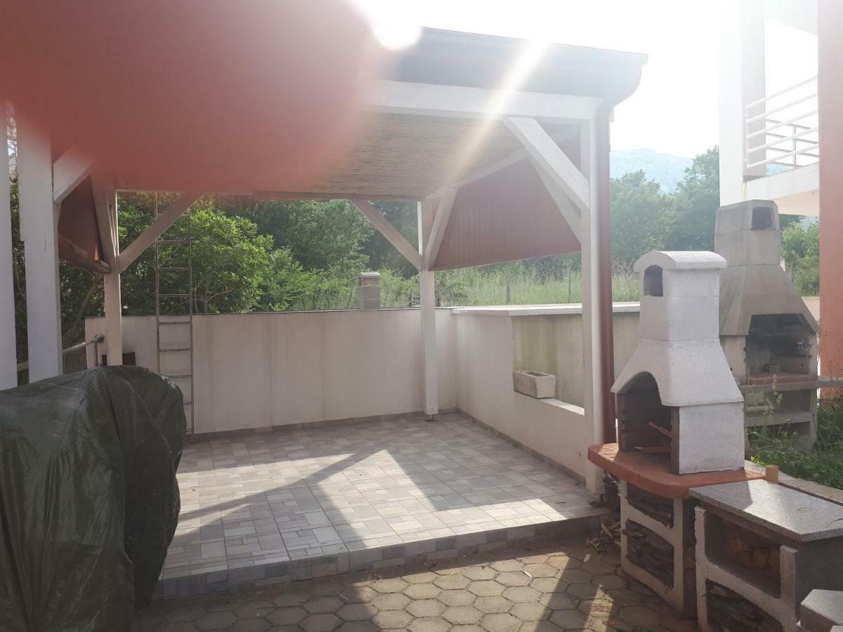 Ruzmarinka 4* Apartamento Baška Exterior foto